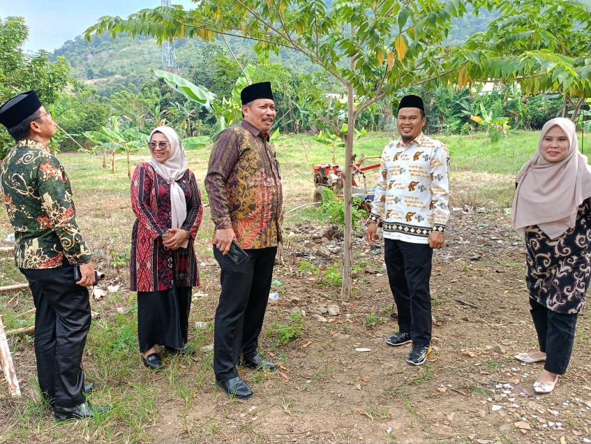 Kakanwil Tinjau Lokasi Penghijauan MAN Palopo