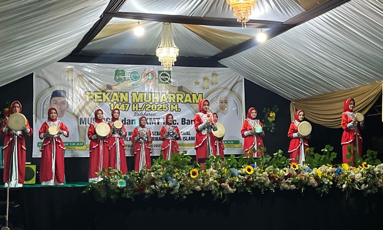 Siswi MAN Sidenreng Rappang Ikut Ambil Bagian di Lomba Qasidah Rebana pada Kegiatan Pekan Muharram 1447 H / 2025 M