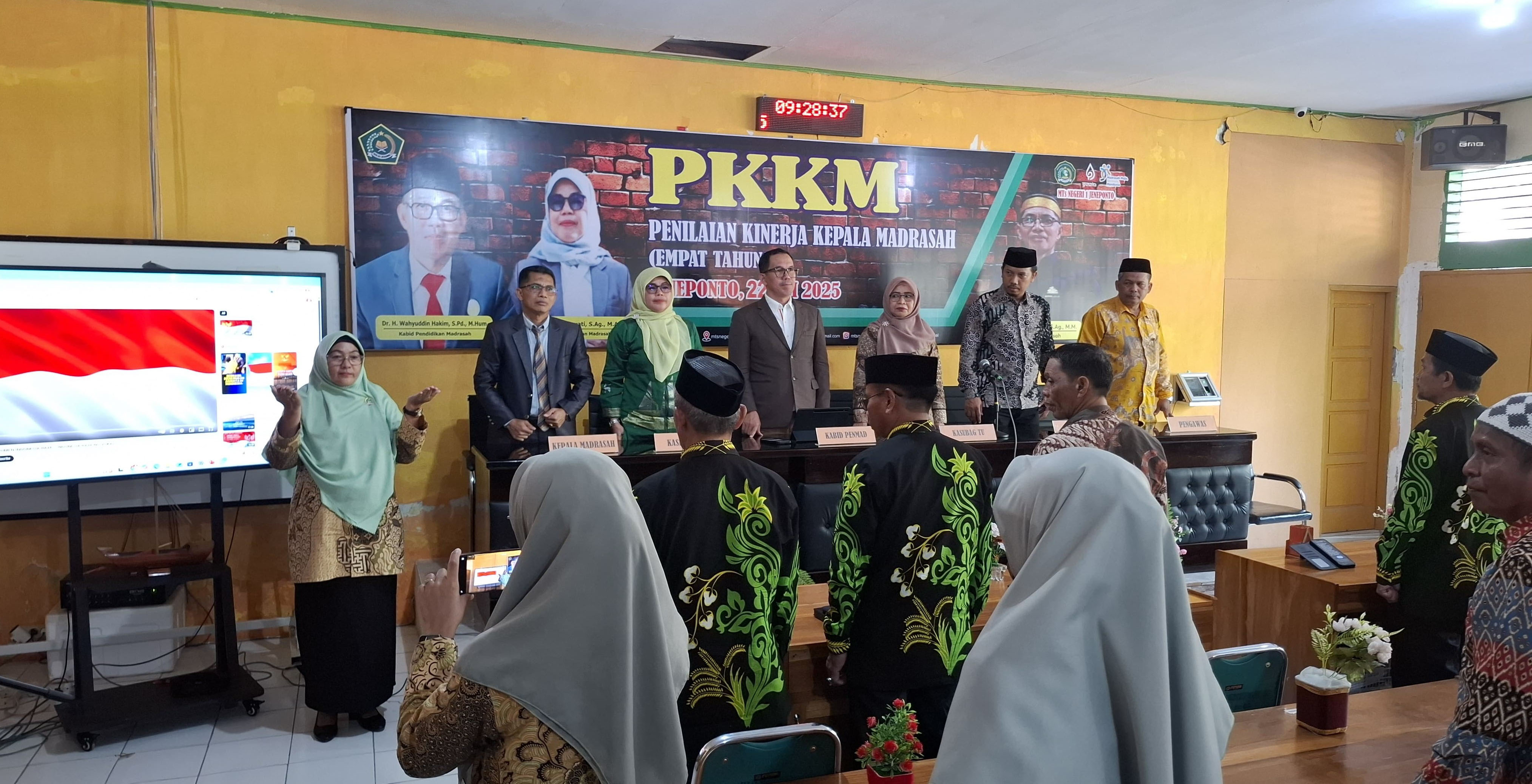 Kabid Penmad Kanwil Kemenag Prov. Sulsel H. Wahyudin Hakim Saat Pembukaan PKKM MTsN 1 Jeneponto