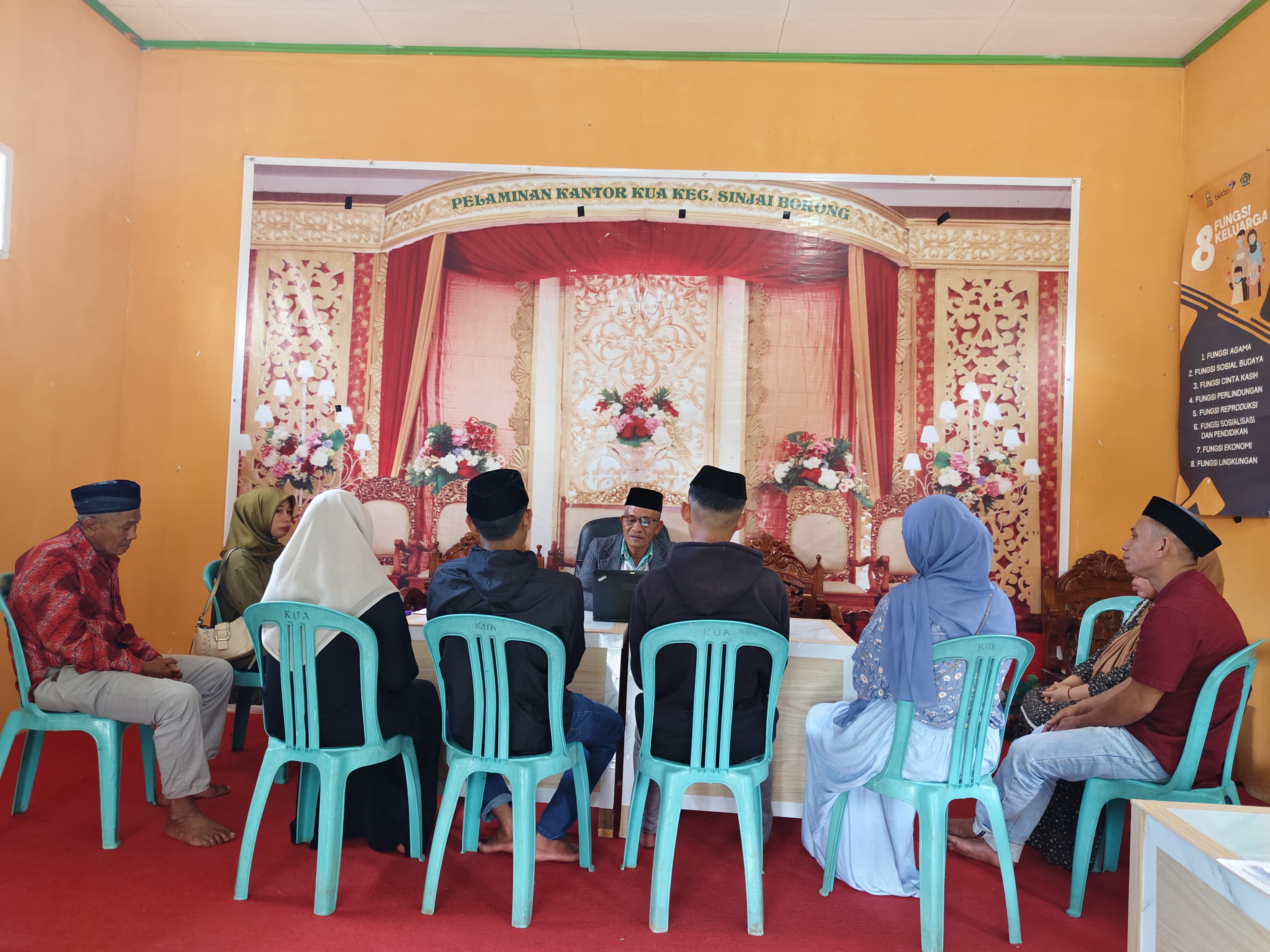 Kursus Calon Pengantin (Suscatin) yang dilaksanakan di Aula Kantor Kecamatan Sinjai Borong
