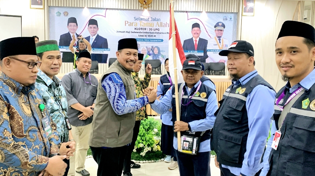 Ketua PPIH embarkasi Malassar H. Ali Yafid Lepas Kloter 20