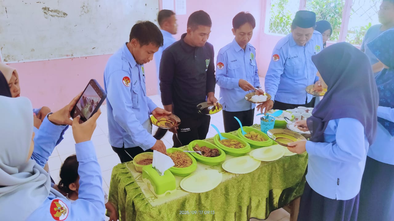 Praktek Teks Prosedur di MA Muhammadiyah Songing: Dari Membuat Sup hingga Membakar Ayam