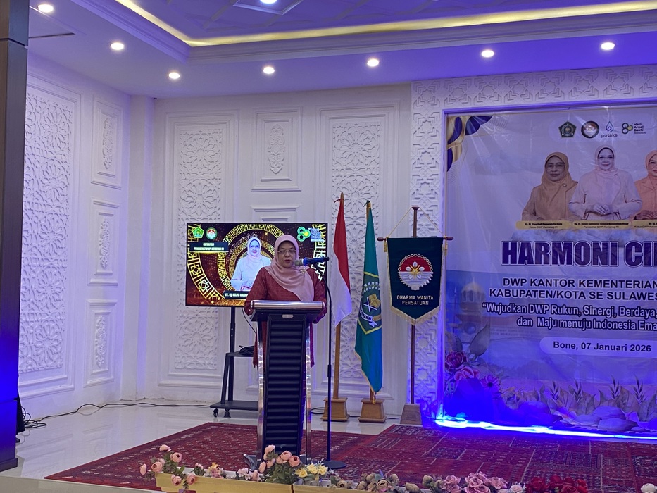 Penasihat DWP Kemenag RI Berikan Arahan kepada para Pengurus DWP Kemenag se-Sulsel