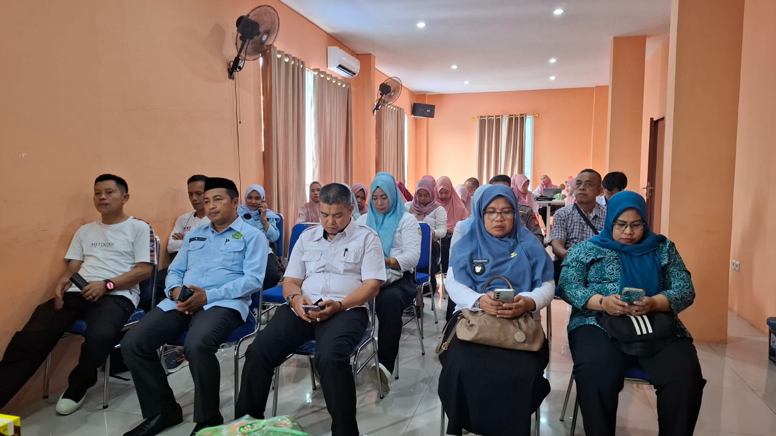 Solihin fokus menyimak mini lokakarya