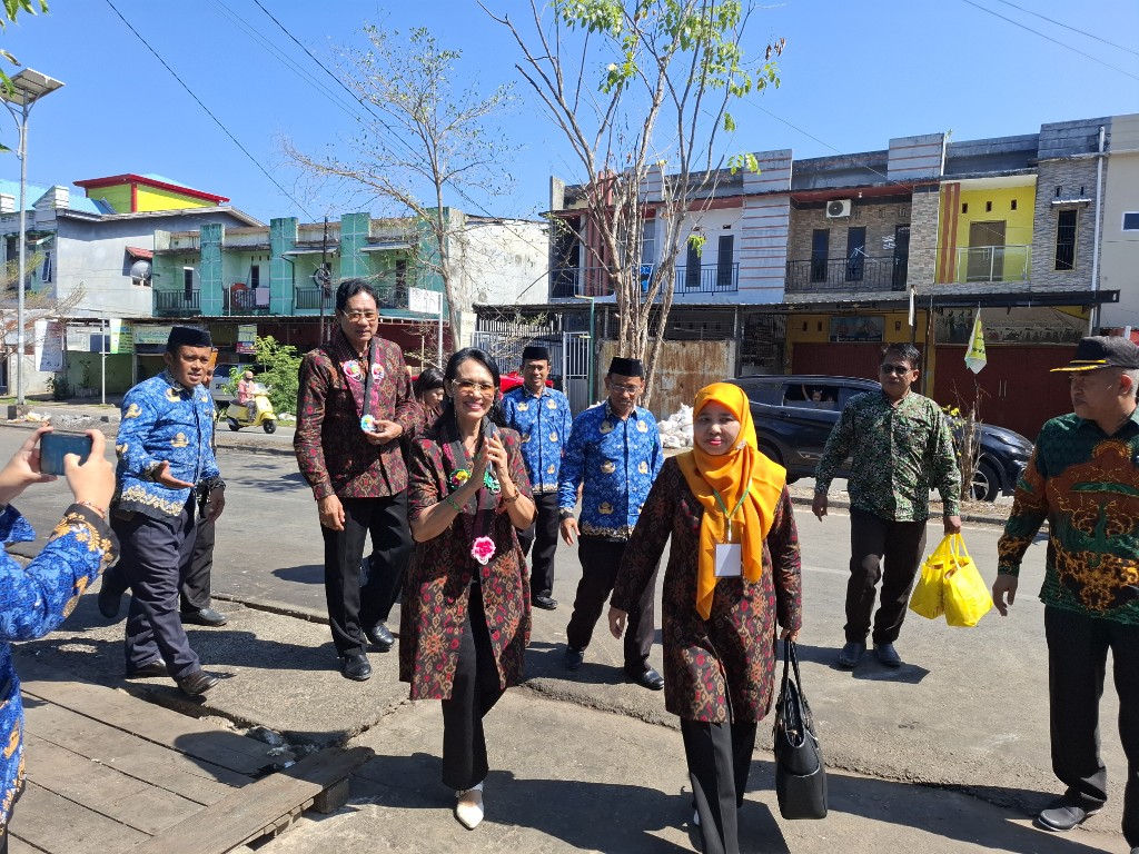 Kakanwil Kemenag Provinsi Bali saat berkunjung ke RA Dharma Wanita Agama Kabupaten Maros.