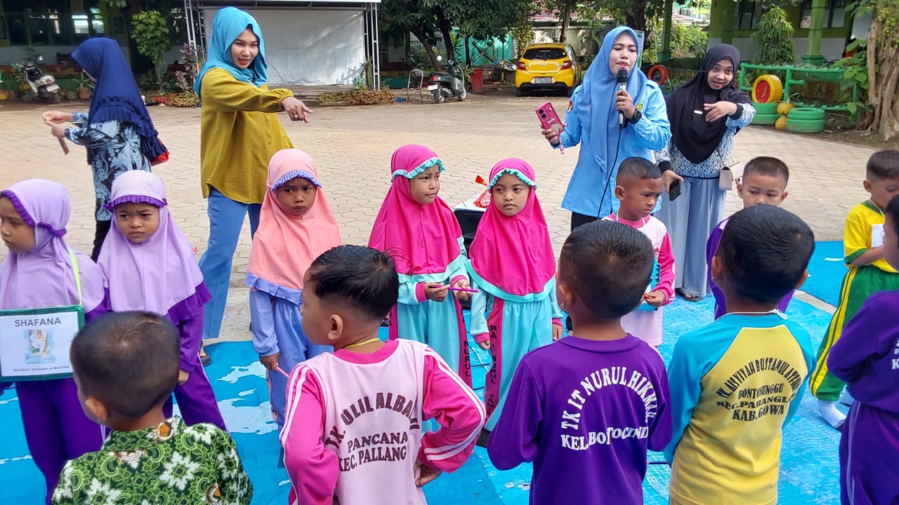 Para siswa di sesi outbound