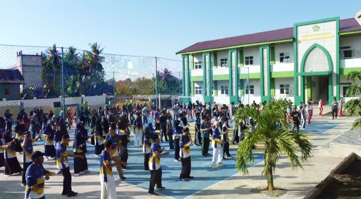 Senam Bersama Dewan Guru dan Siswa/siswi MAN 2 Soppeng