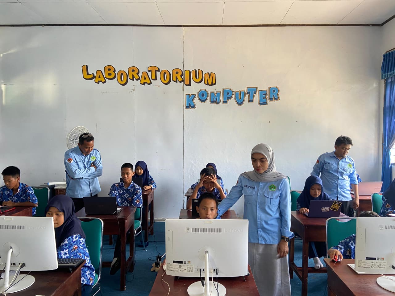 Hari Pertama ANBK di MTsN 1 Sinjai Berjalan Lancar