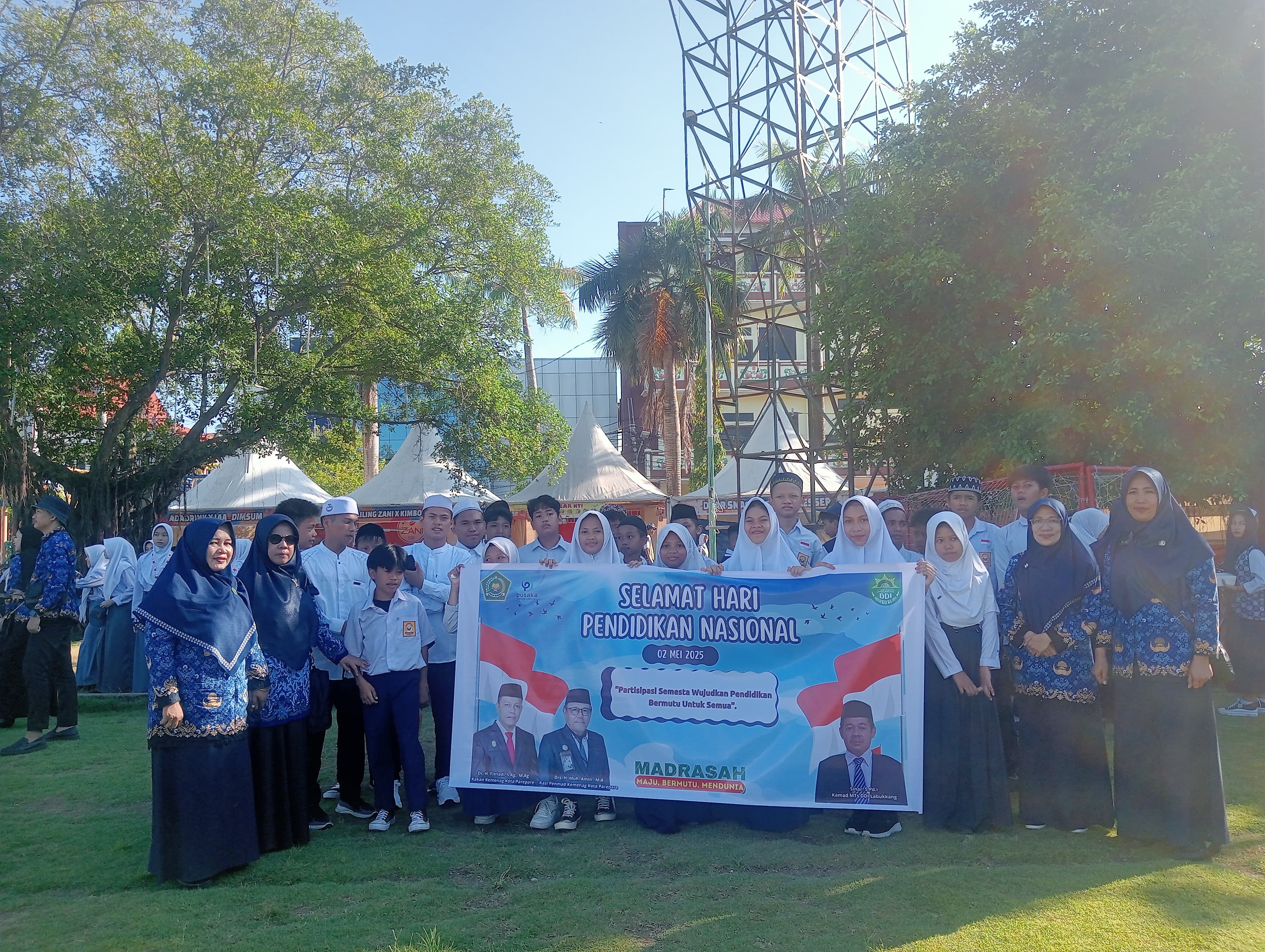 Guru dan Siswa MTs DDI Labukkang Ikuti Upacara Hardiknas