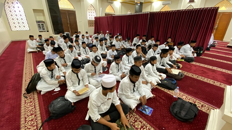 Hari Kedua Pelatihan Qur’ani: Siswa siswi Mts dan MA di Ponpes Muammar Gandi Diajarkan Menjadi Sahabat Al-Qur’an