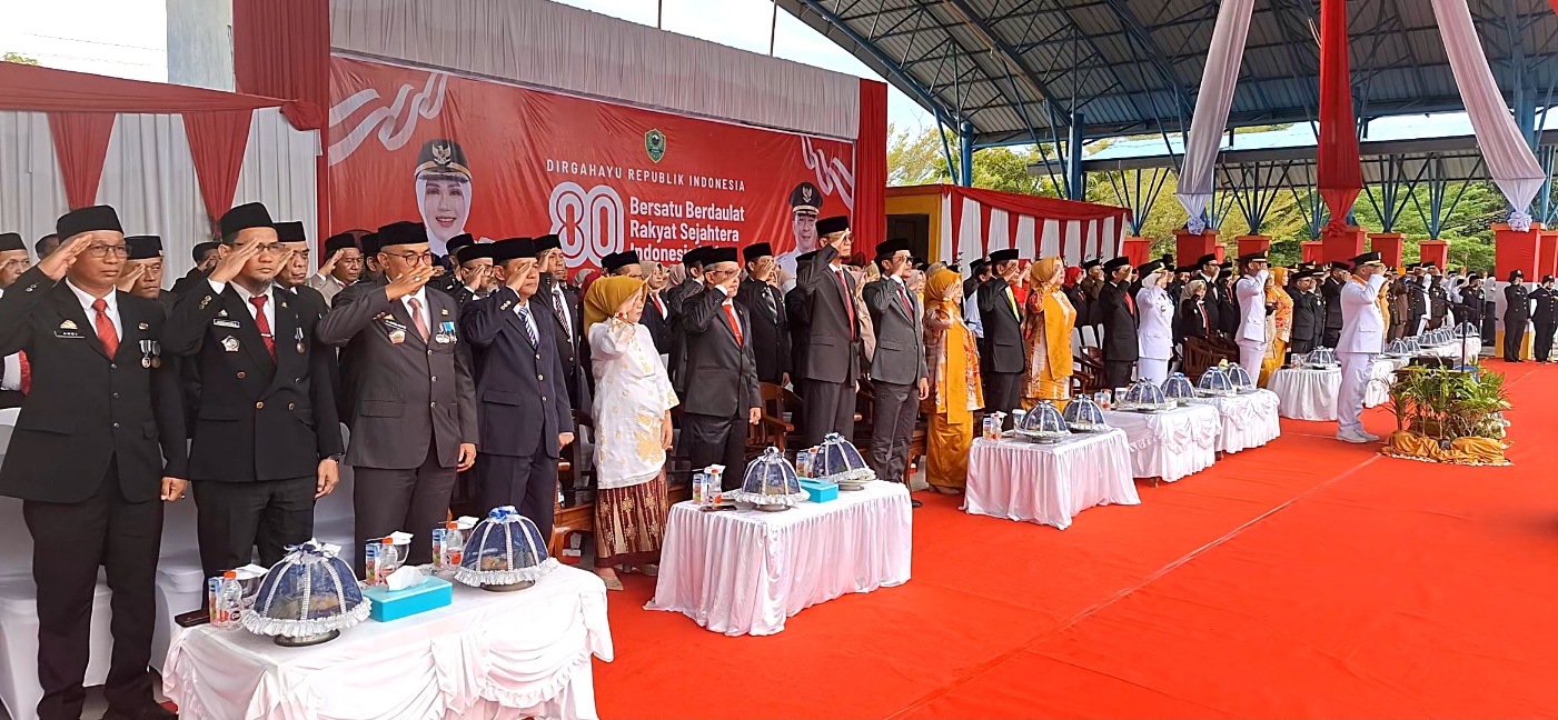 Upacara Penurunan Bendera Tutup Rangkaian HUT ke-80 RI di Barru