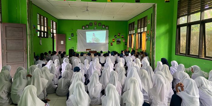 Inovasi Literasi: MTsN 1 Sinjai Hadirkan Nonton Bareng Edukatif