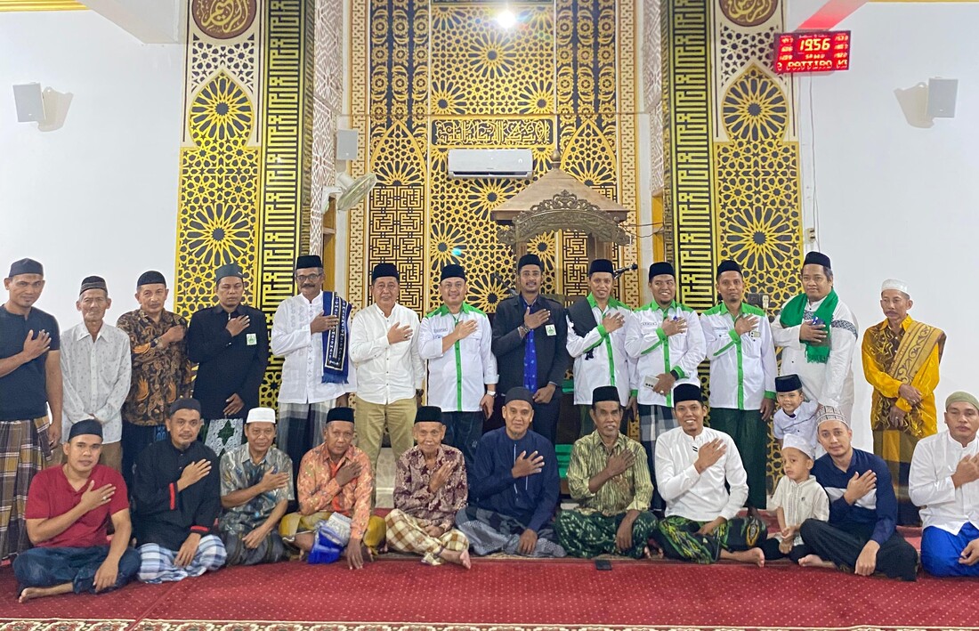 foto bersama dengan Sekcam kecamatan Dua Boccoe, Pengurus IDMI & masyarakat Desa Pattiro