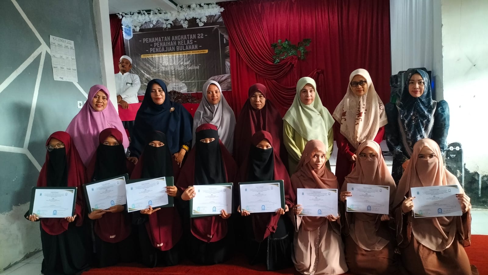 Guru MAS Darul Istiqamah Bulukumba bersama Siswa Berprestasi 2024/2025
