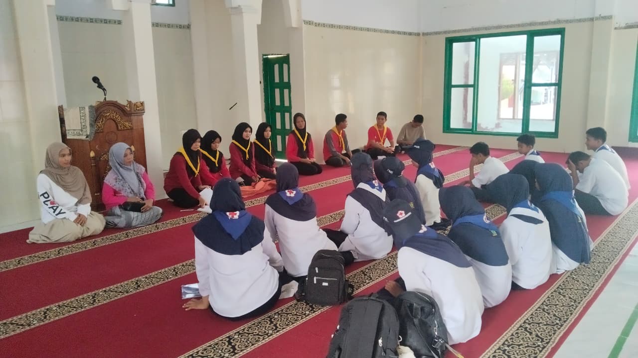 MTsN 1 Sidrap Terima Kunjungan dan Pelatihan PMR dari SMAN 1 Sidrap.