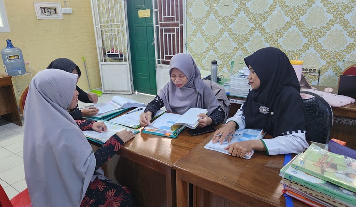 Supervisi Administrasi Guru MTsN 2 Sidrap