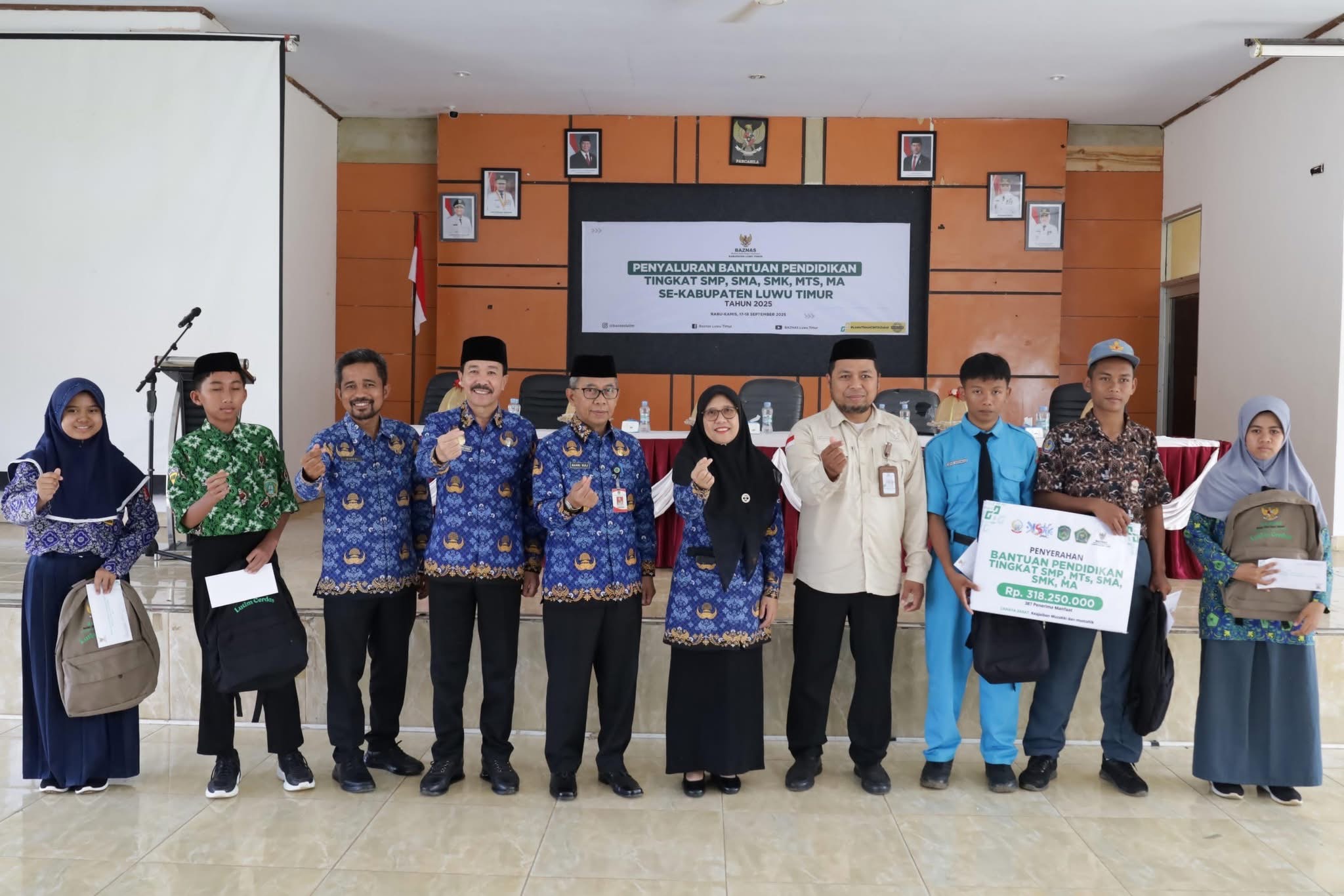 penyaluran bantuan pendidikan baznas bagi 383 siswa