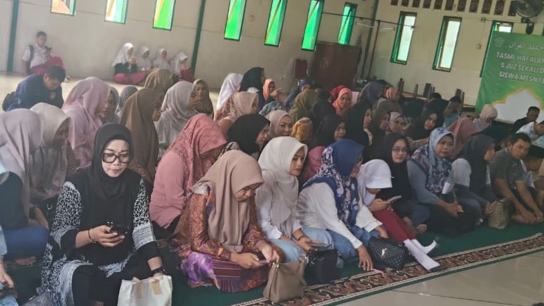 MTsN 1 Bone dan Jejak Harapan: Wawancara Kelas Digital di Serambi Masjid