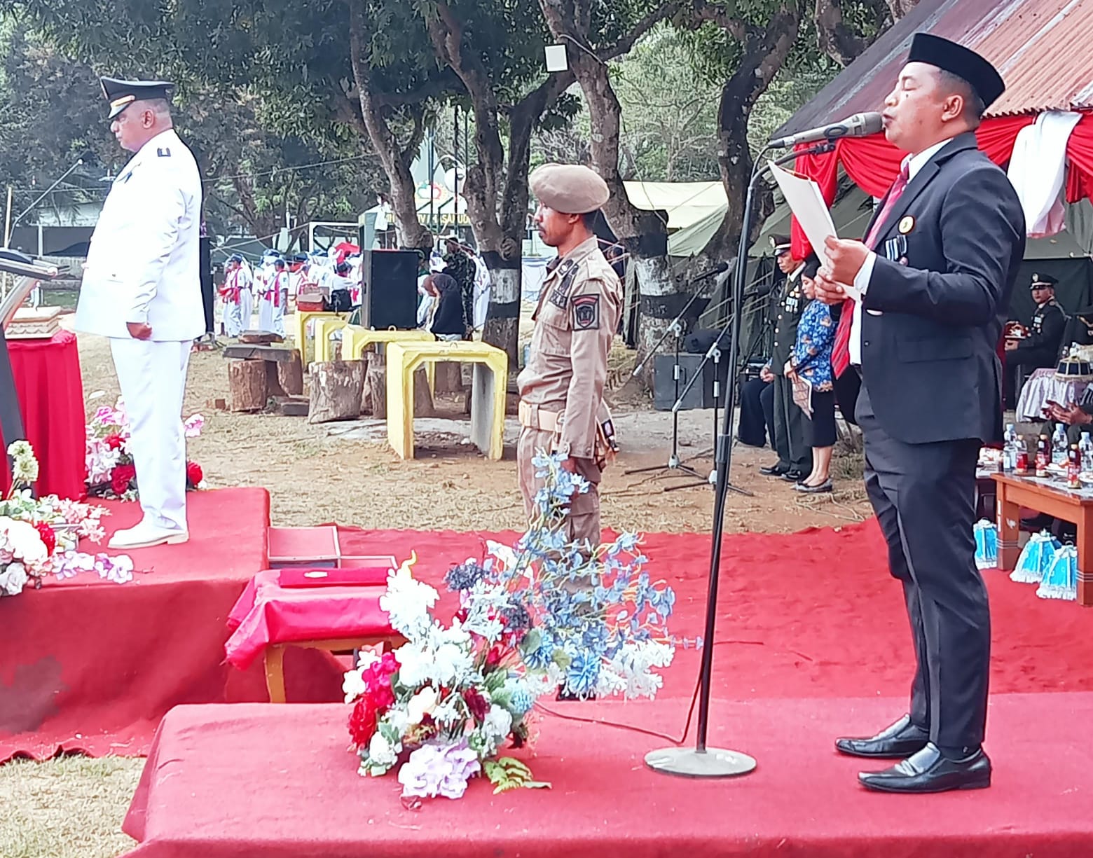 Kepala KUA saat pembacaan doa