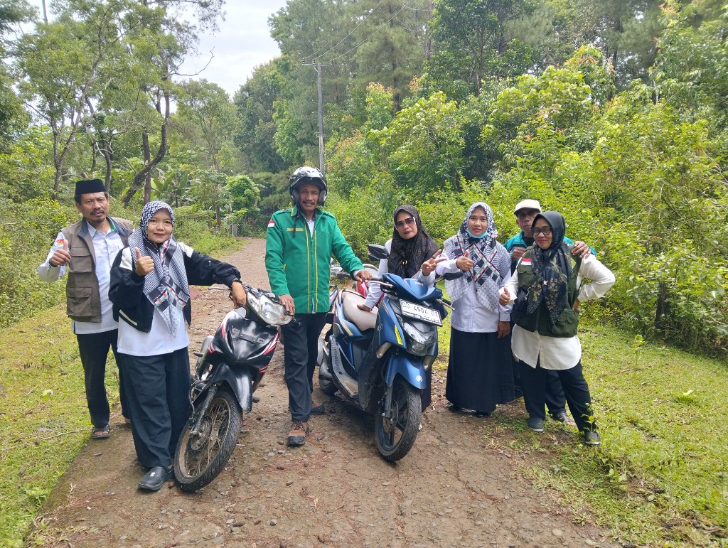 Penyuluh KUA Cenrana saat menuju Dusun Bonto Manai, Desa Laiya (foto: ist)