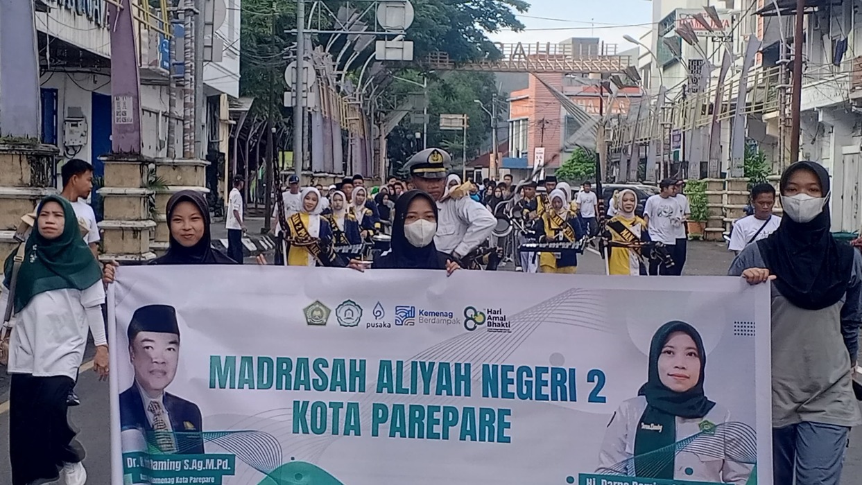 Energi Semangat Insan MAN 2 Kota Parepare dalam Gerak Jalan Kerukunan