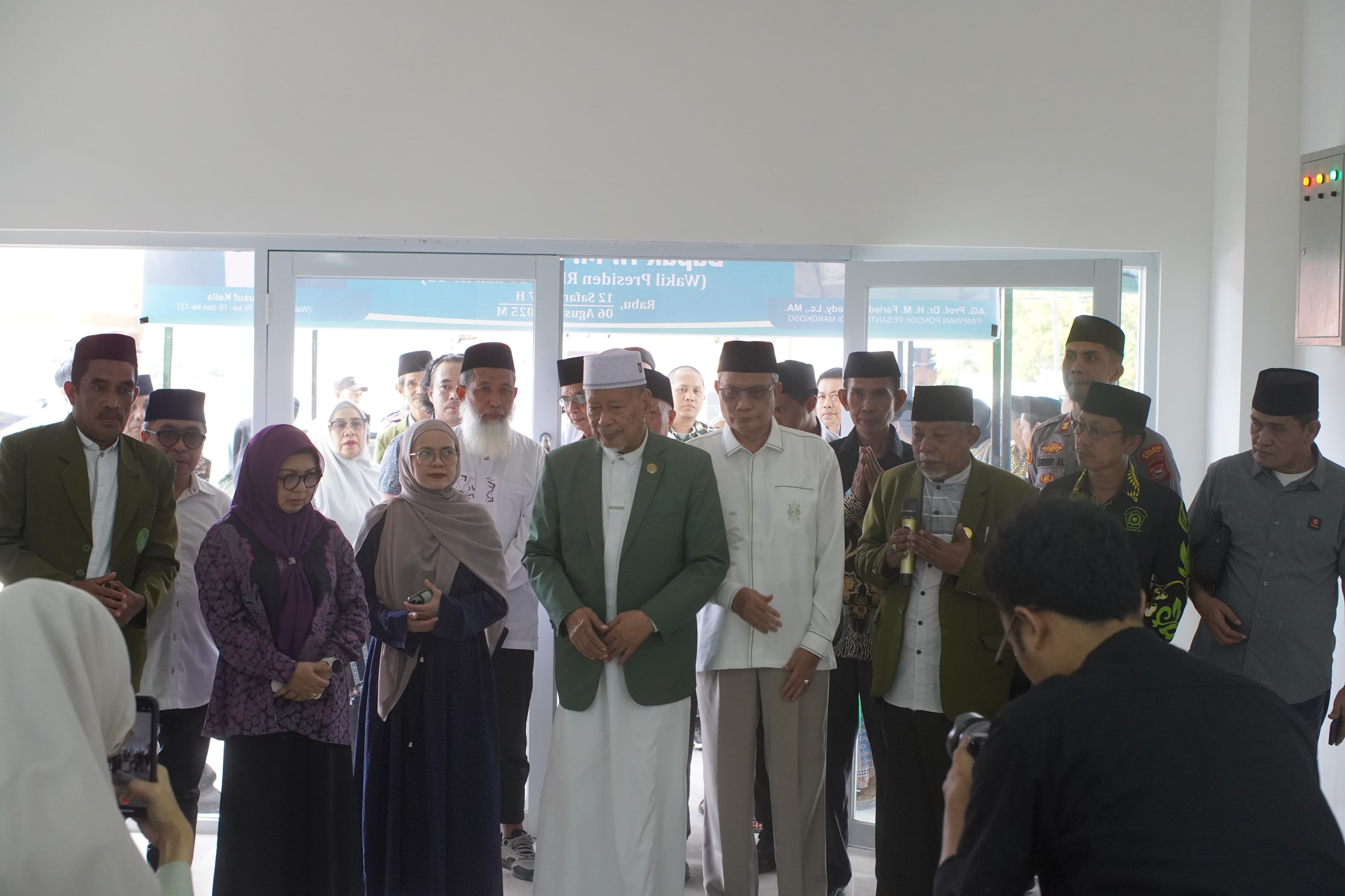 Peresmian Toserba Terpadu Pondok Pesantren DDI Mangkoso oleh Yayasan Haji Kalla