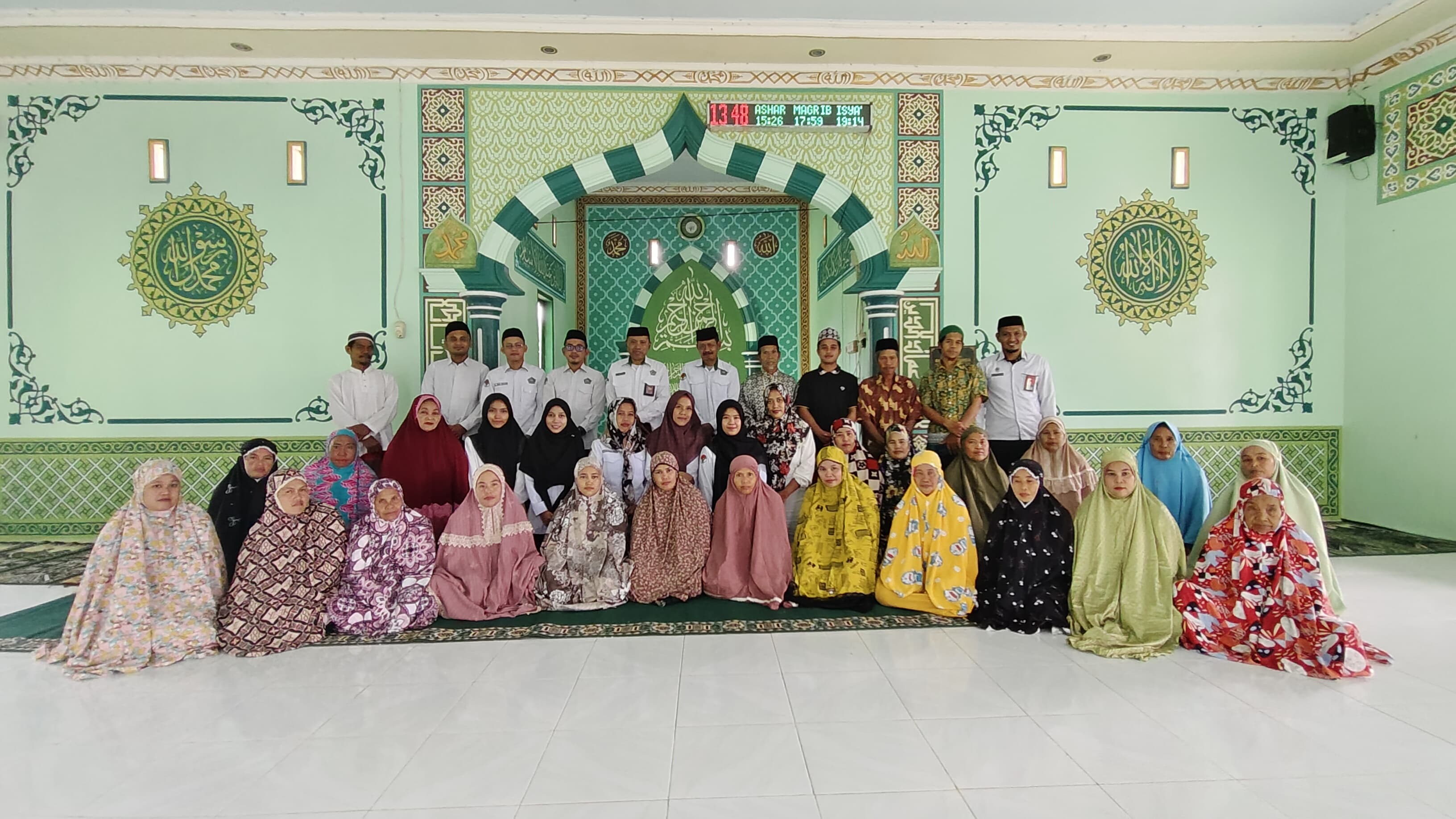 Foto bersama pengurus majelis taklim