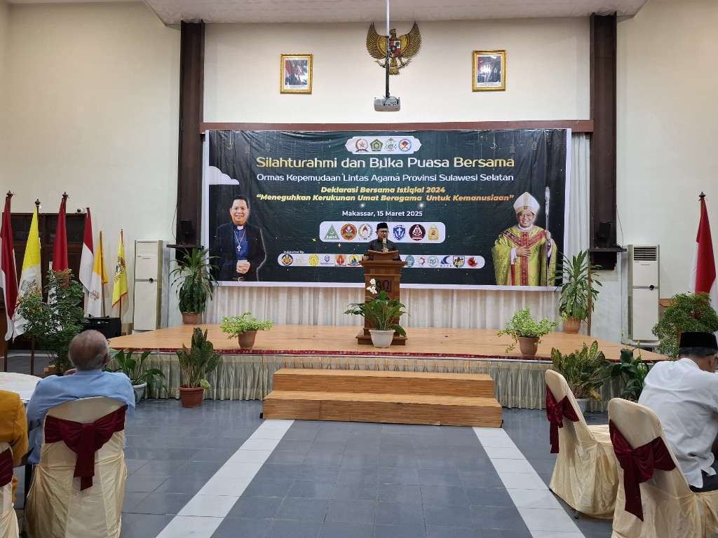 Kakankemenag Maros H. Muhammad saat tausiyah kerukunan di aula Keuskupan Agung Makassar.