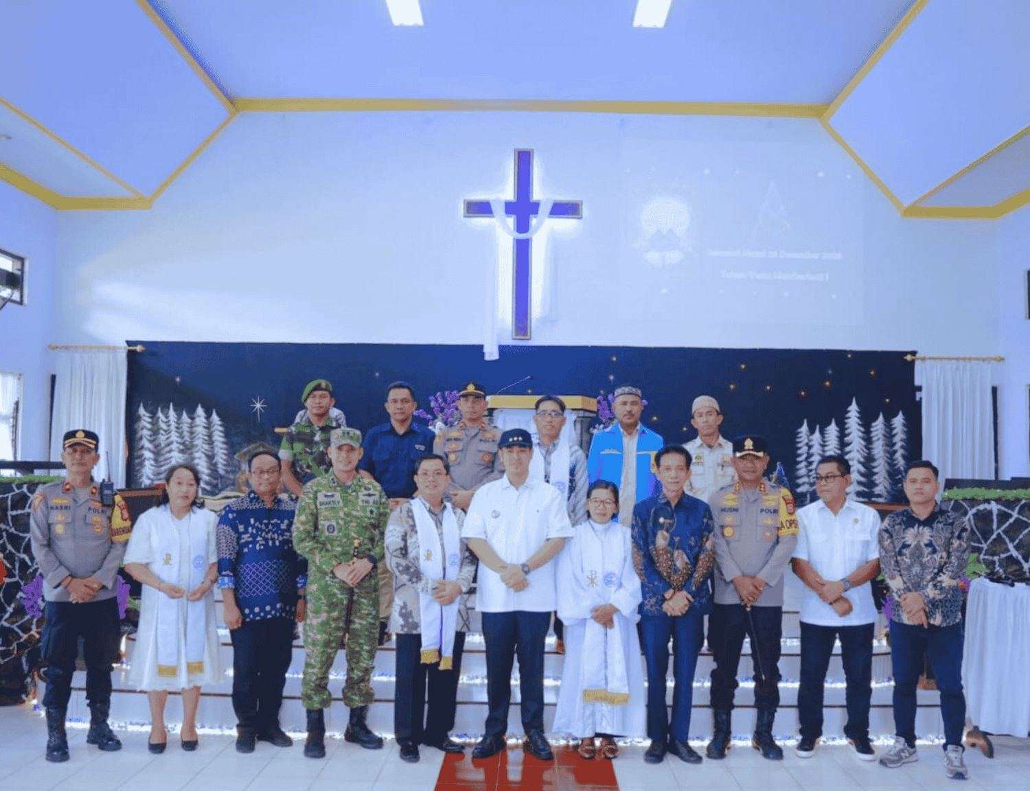 Wujud Harmoni Lintas Iman, Kakan Kemenag Pangkep Dampingi Bupati dan Forkopimda Tinjau Perayaan Natal