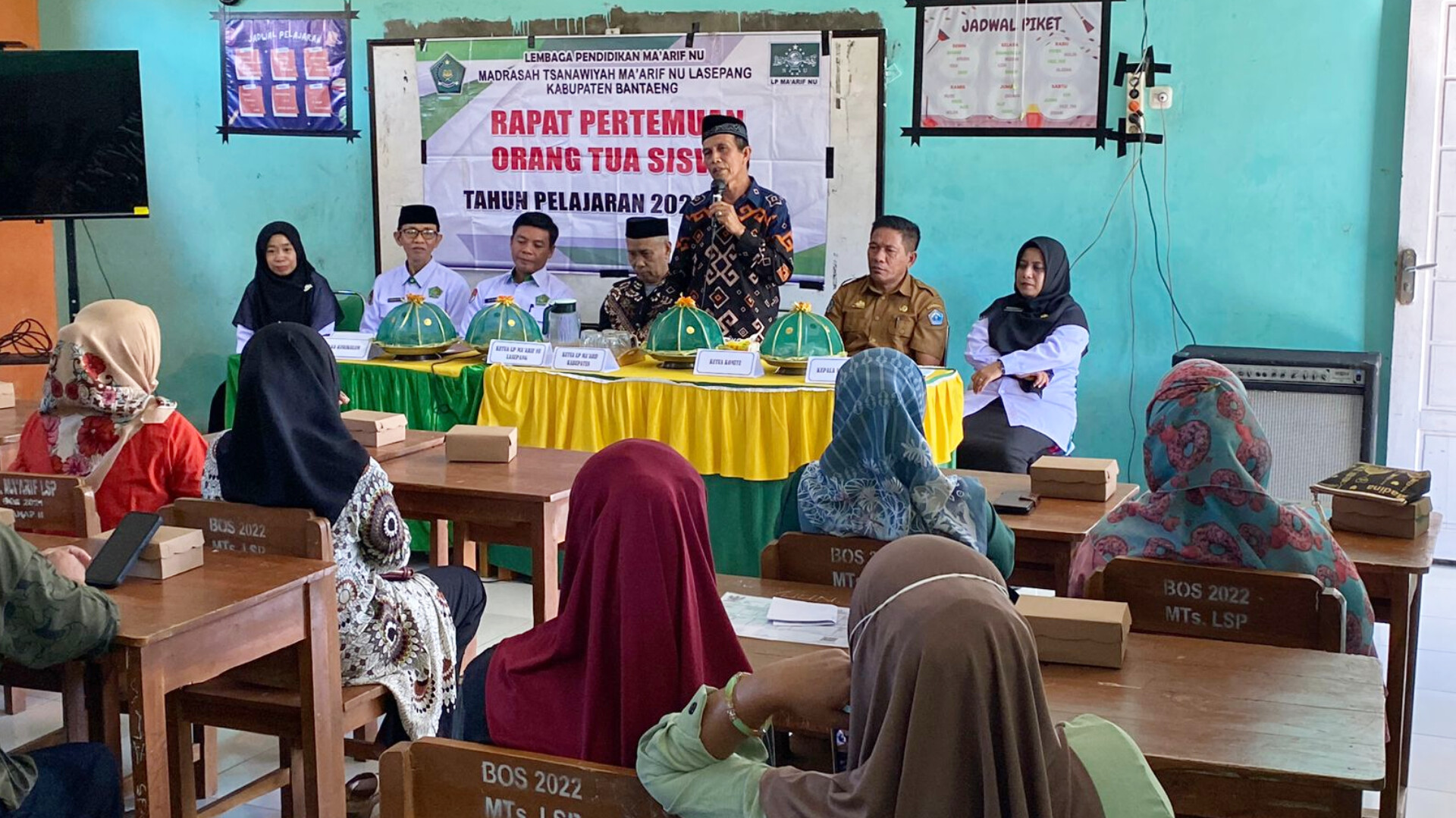 MTs Ma’arif NU Lasepang Gelar Rapat Bersama Orang Tua dan Pengurus Komite pada Senin, 21 Juli 2025 (Foto: Humas MTs Ma'arif NU Lasepang)