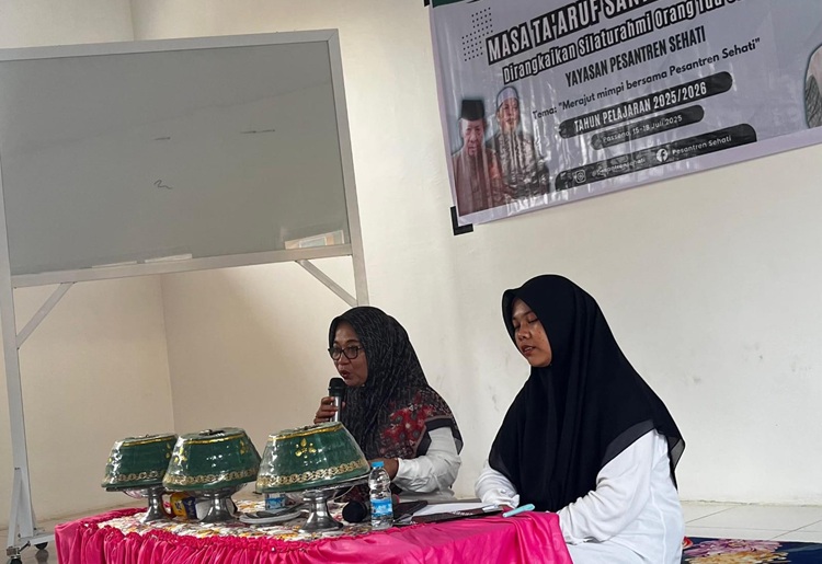 Hj. Masrura Said Bagikan Ilmu tentang Pesantren Ramah Anak di Ponpes Sehati