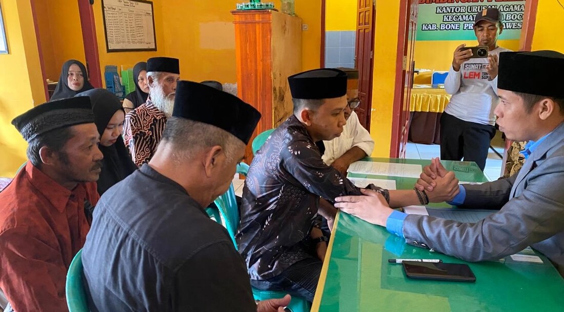 prosesi Akad Nikah di Kantor KUA Dua Boccoe