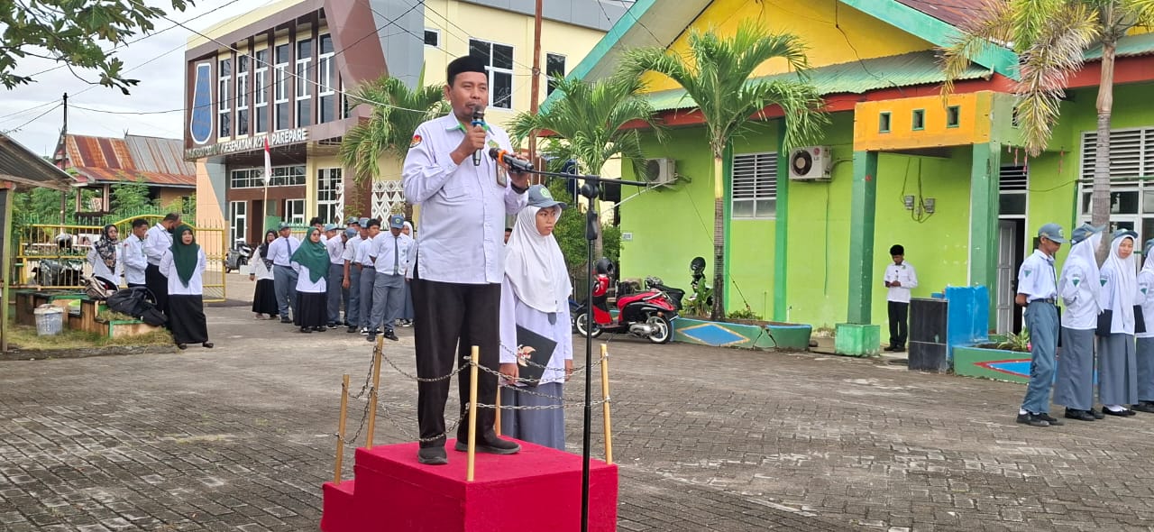 Pesan Inspiratif Kepala MAN 1 Parepare saat Upacara
