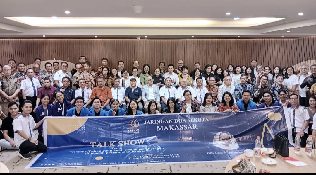 Penyelenggara Kristen bersama peserta Talk Show