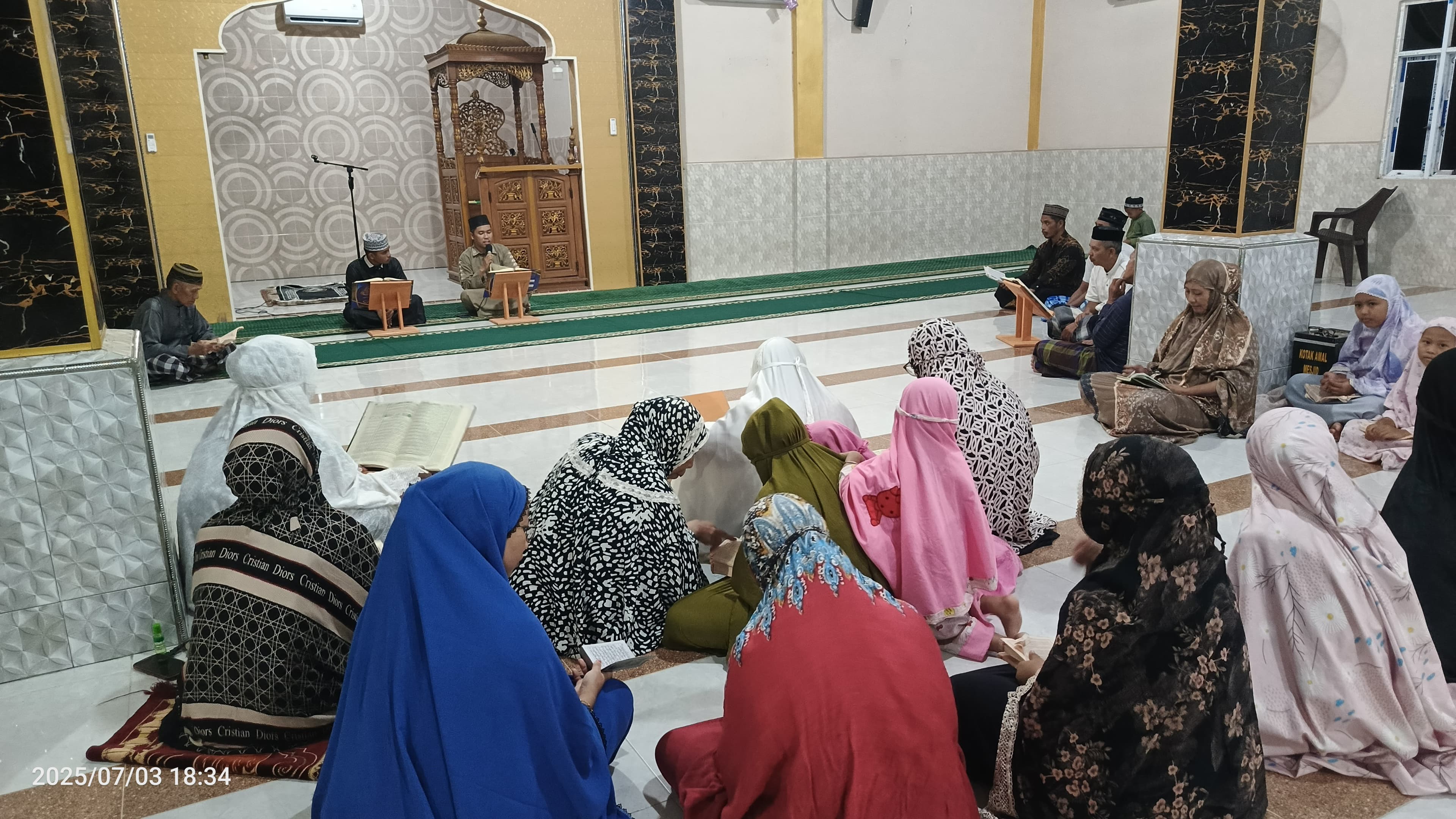 Pengajian Yasinan Malam Jumat di Masjid Nurul Bahri Waetuoe