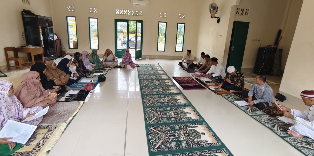 Guru dan Staf MIN 7 Bone Laksanakan Zikir Bersama di Mushallah Wahyul Ilmi