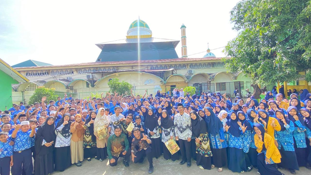 MTs Muhammadiyah Bantaeng Gelar Upacara dan Pemberian Apresiasi pada Guru di Momen HGN pada Selasa, 25 November 2025 (Foto: Kasma)