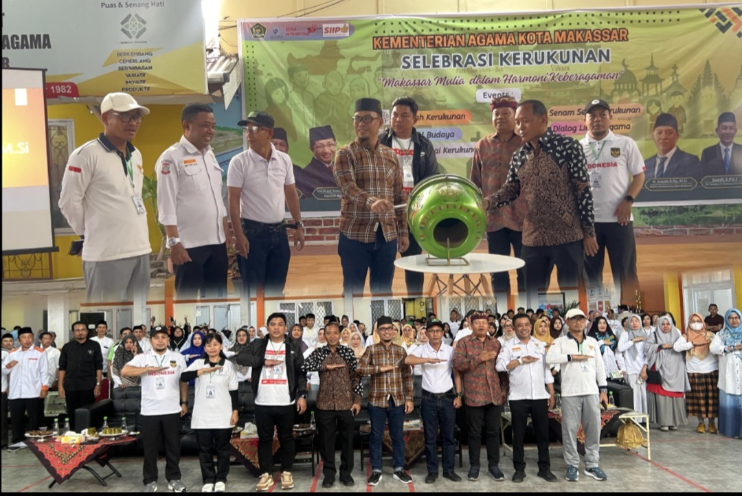 Foto bersama Selebrasi Kerukunan Kemenag Makassar, bersama Ketua majelis agama