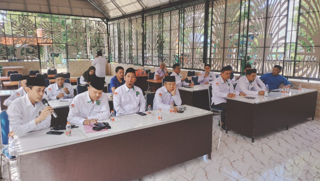 Rakor peningkatan layanan keagamaan KUA di pendopo Kemenag Maros. (Foto: ist)