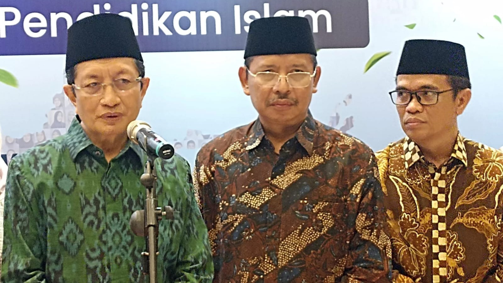 Menag Nasaruddin Umar didampingi Dirjen Pendidikan Islam Suyitno