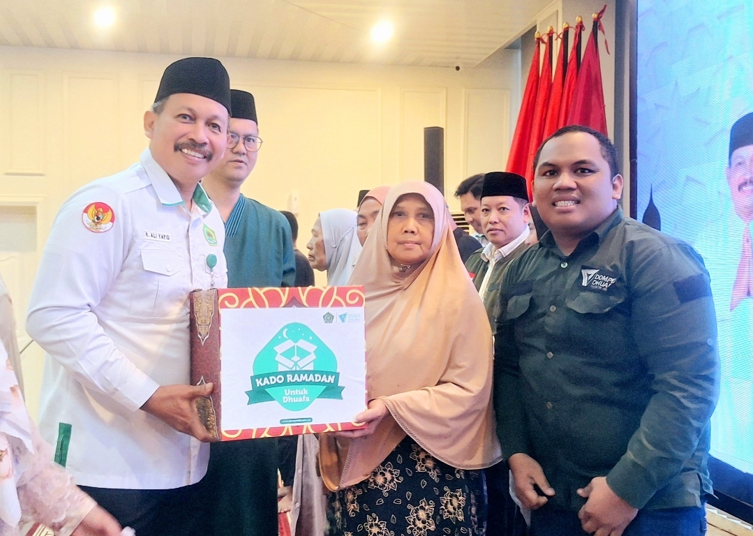 Peringati Nuzulul Quran, Kemenag Sulsel Bagikan Sembako Untuk Yatim dan Dhuafa