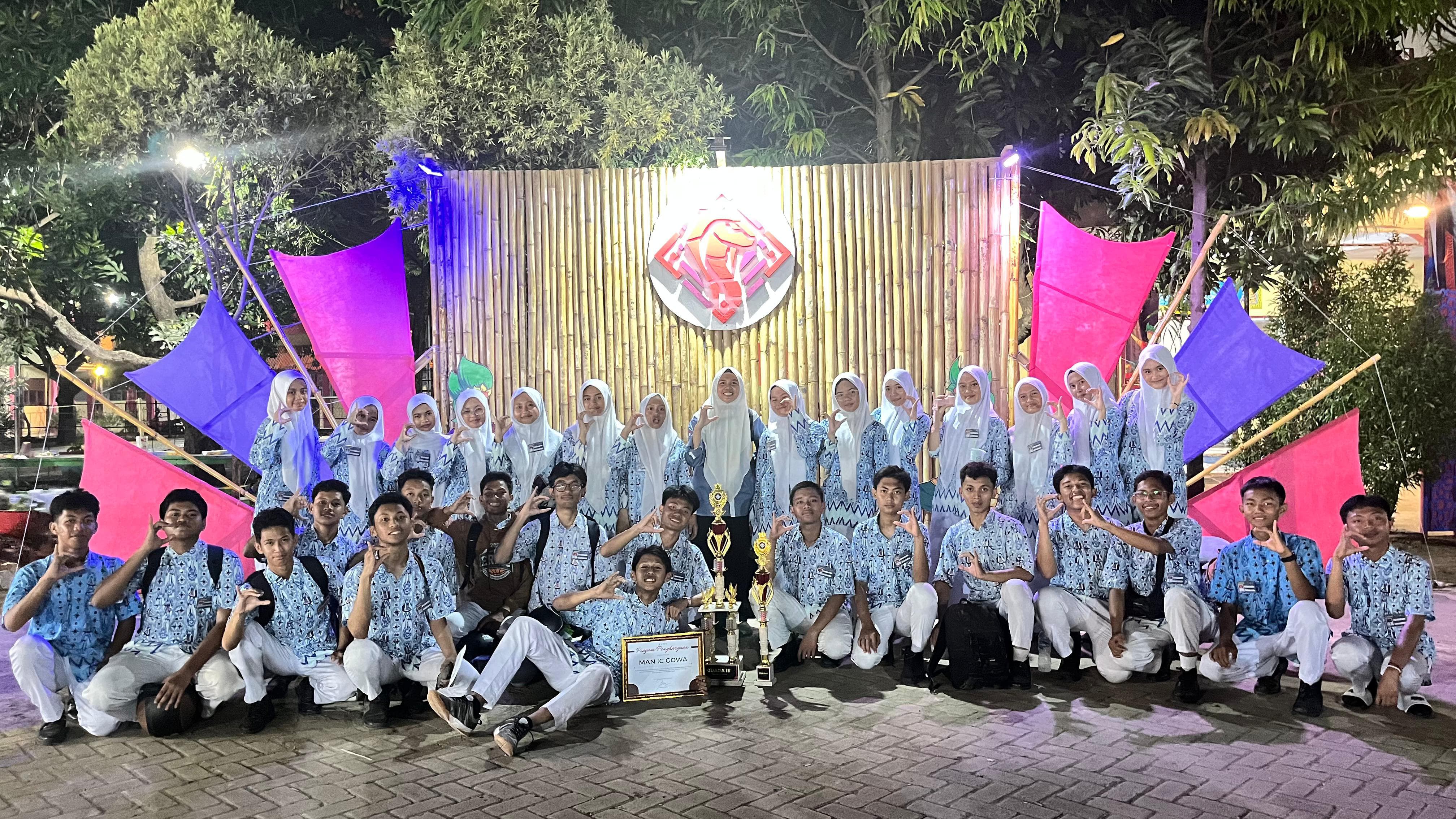 Para siswa saat pengumuman pemenang