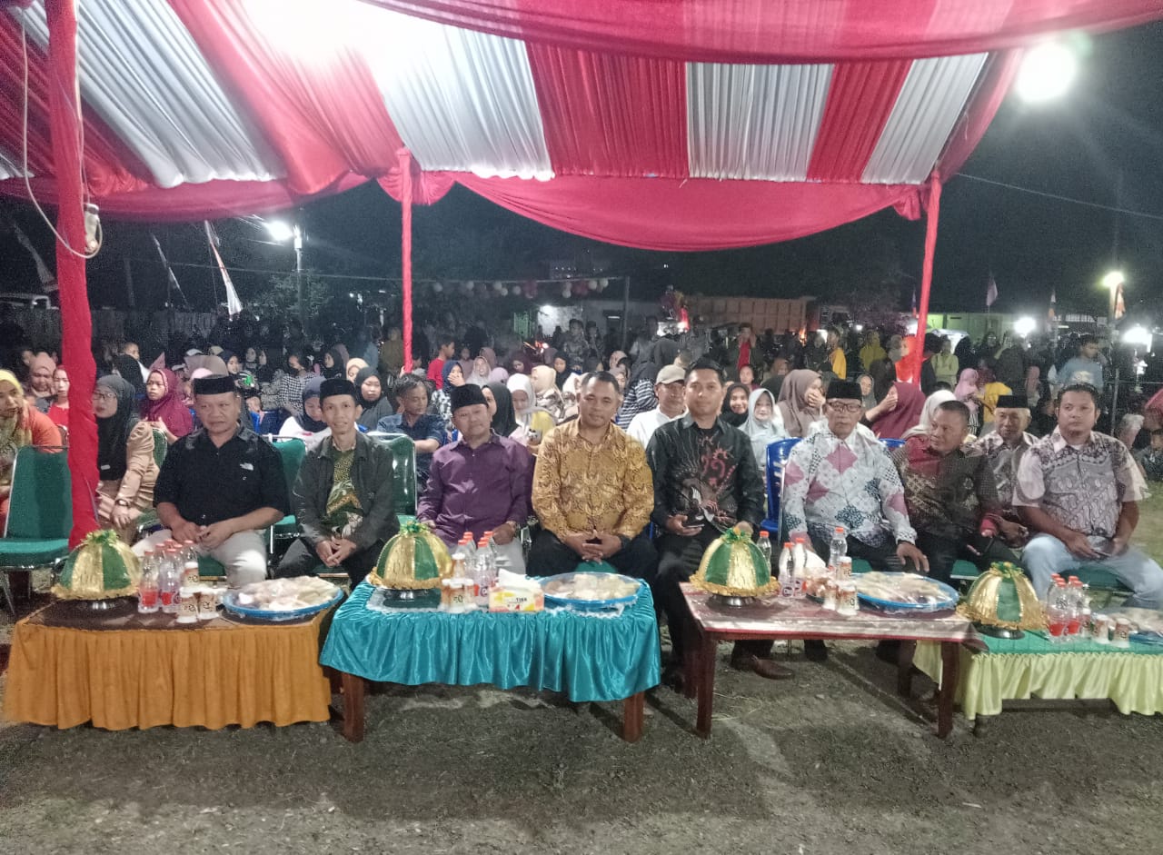 Suasana malam ramah tamah di Romangloe