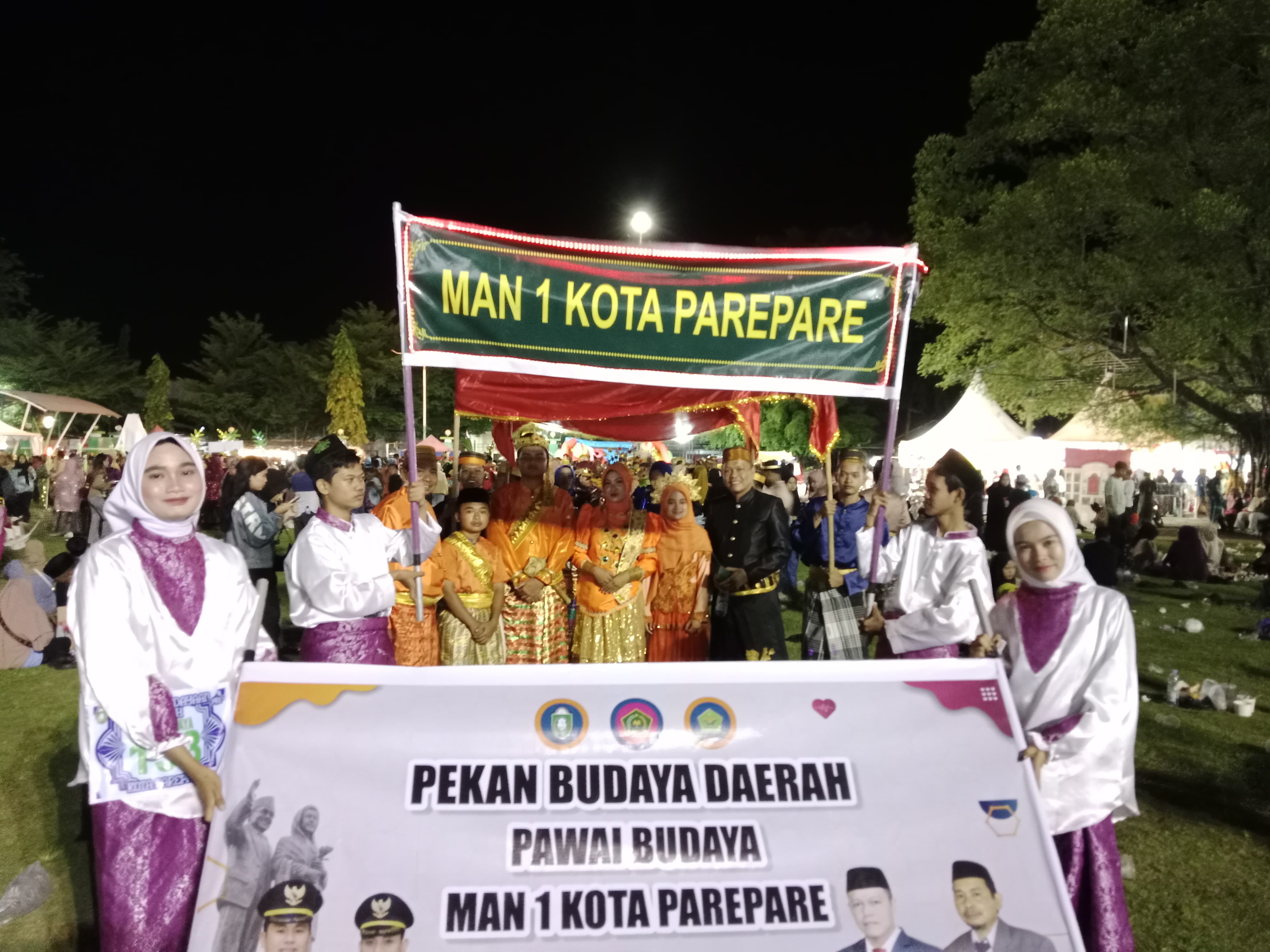 MAN 1 Parepare Ikuti Pawai Budaya 2025