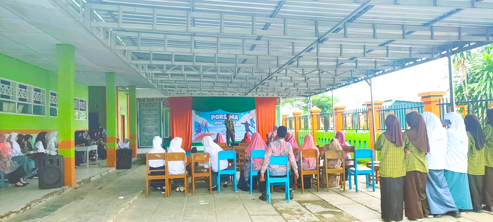 Suasana lomba nyanyi solo yang diikuti oleh beberapa perwakilan dari setiap kelas