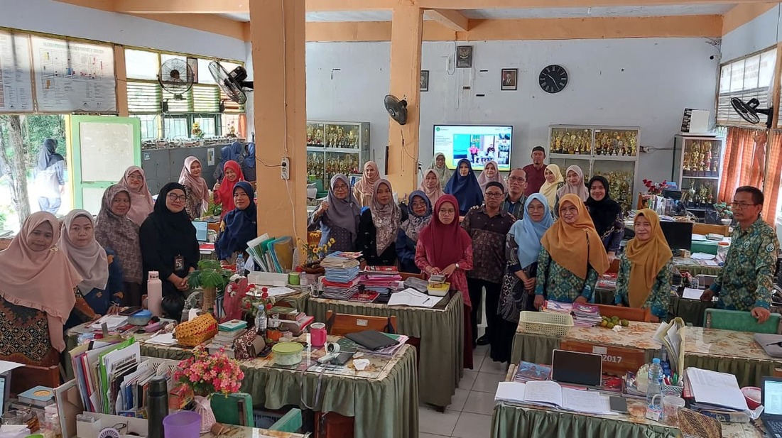 ASN MAN 2 Kota Parepare Ikuti Pembinaan Kepegawaian via Zoom