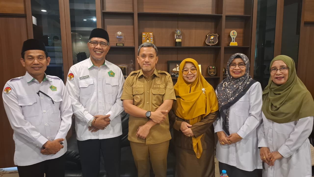 Kakan Kemenag Jeneponto H. Muhammad Ahmad Jailani Bersama Jajaran Saat Foto Bersama Bupati Jeneponto H. Paris Yasir
