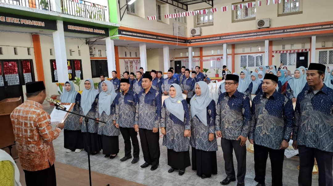H. Irman, saat melantik dan mengukuhkan Pengurus Kelompok Kerja Guru Pendidikan Agama Islam (KKG PAI) Kota Makassar periode 2025–2029.