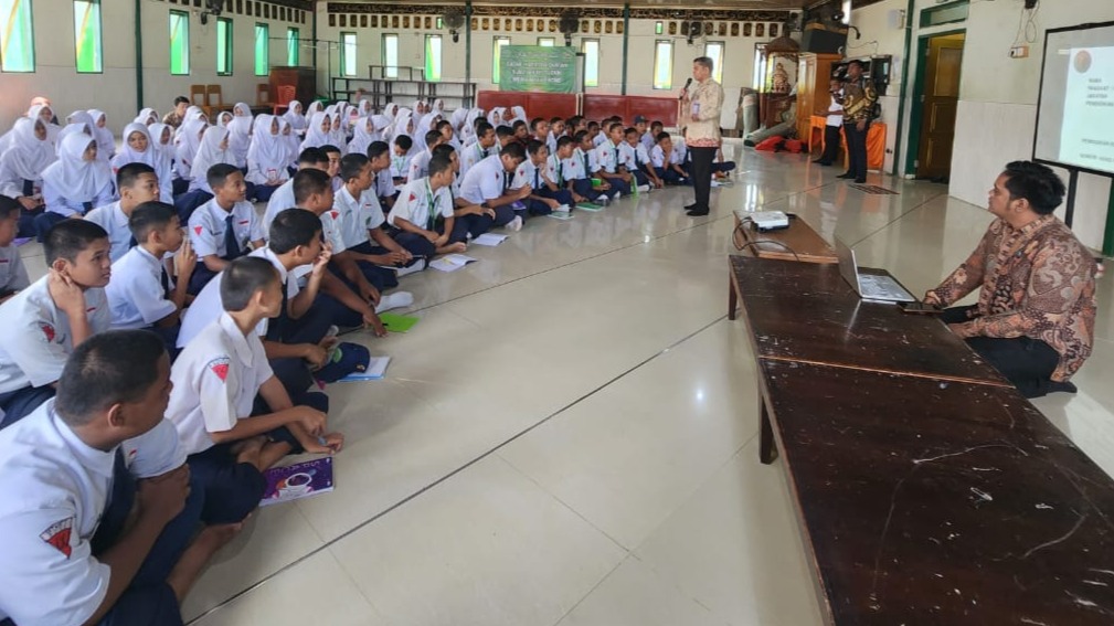 MTsN 1 Bone Disambangi BNN Bone, Siswa Dapat Wejangan Penting Soal Narkoba