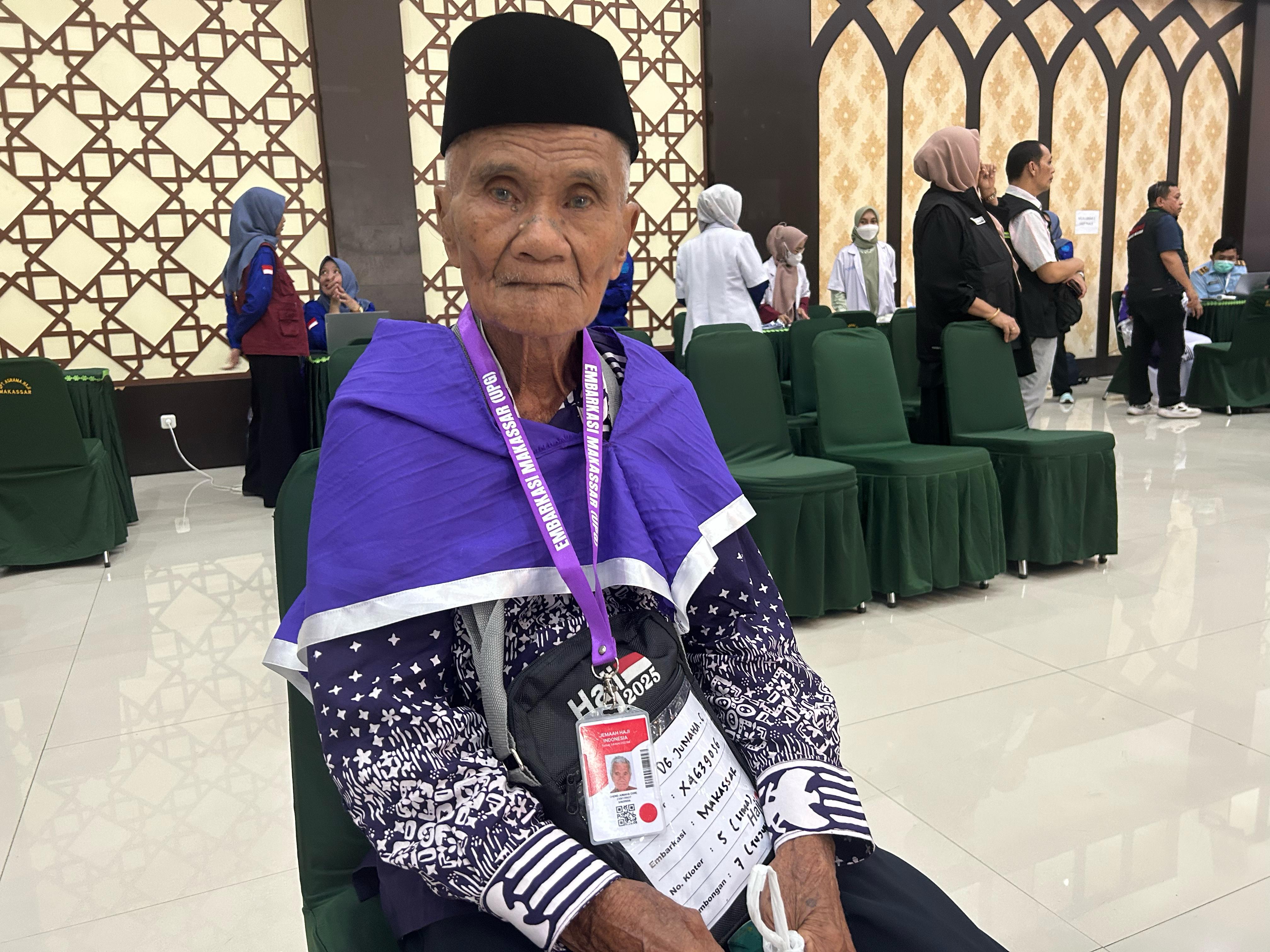 Kakek Jumaha di aula Mina Asrama Haji Sudiang